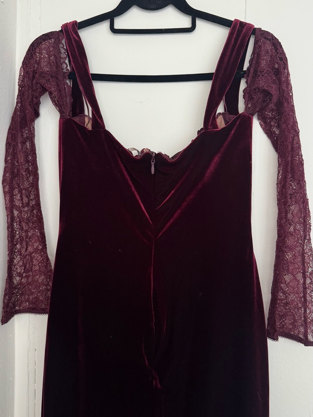 House of CB Ivy Black Cherry Velvet Dress - Picture 7 of 7